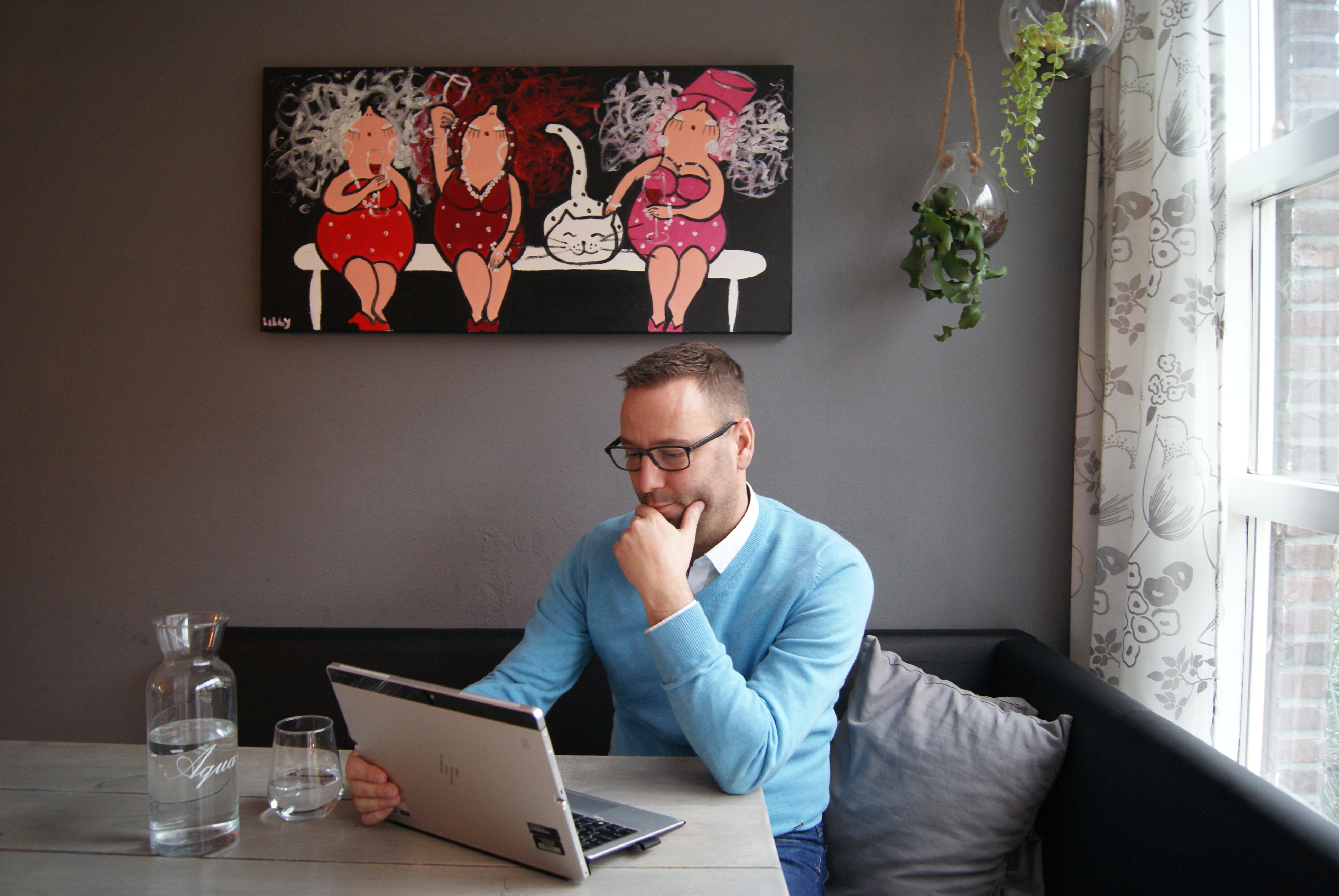 Wouter achter laptop